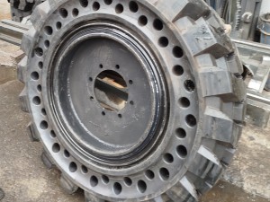 Telehandler Dolgu Lastik Jant Uygulaması